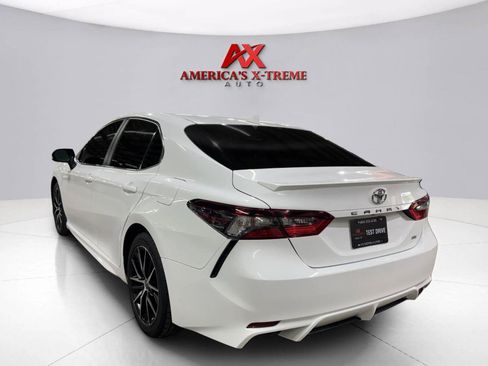 Used 2021 Toyota Camry SE FWD image 5