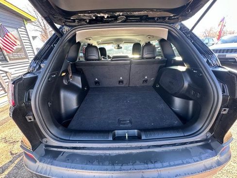 Used 2020 Jeep Cherokee Limited image 19