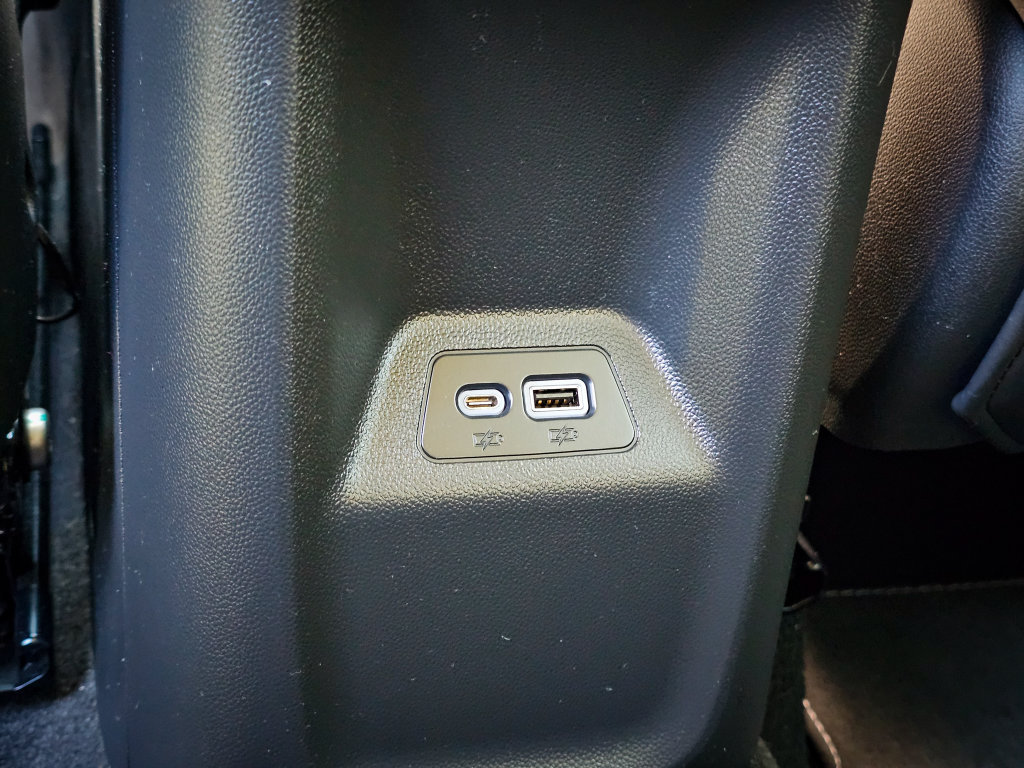 Used 2022 Buick Envision Essence w/ Safety Package FWD image 35