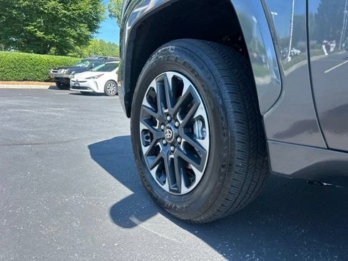 Used 2026 Toyota Tundra Limited AWD/4WD image 13