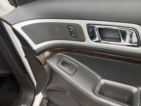 Used 2013 Ford Explorer Limited image 31