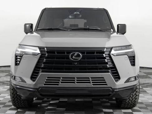 Used 2025 Lexus GX 550 w/ Accessory Package (Z1) image 11