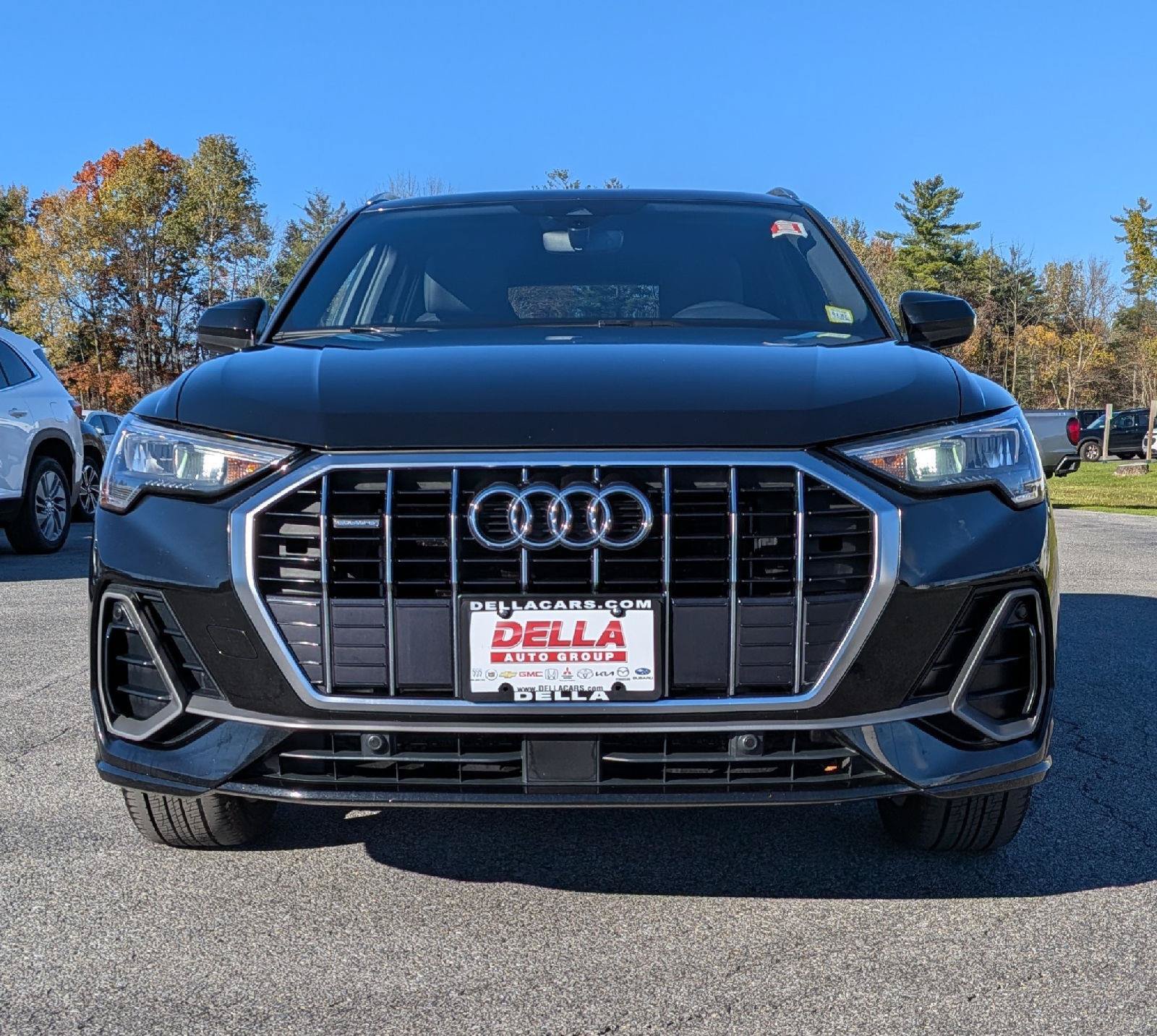 Used 2022 Audi Q3 2.0T Premium w/ Convenience Package AWD/4WD image 2