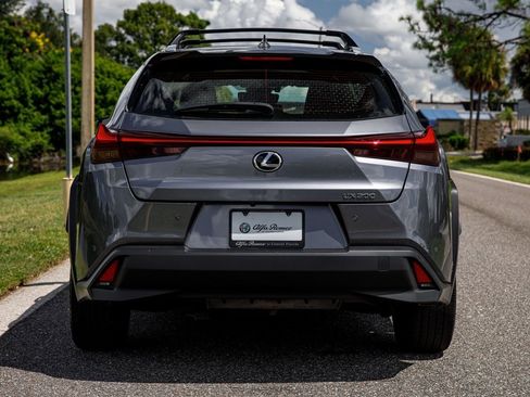 Used 2019 Lexus UX 200 image 4