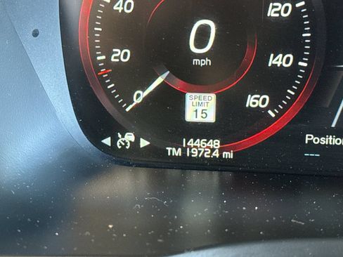 Used 2017 Volvo XC90 T8 R-Design w/ Vision Package AWD/4WD image 27