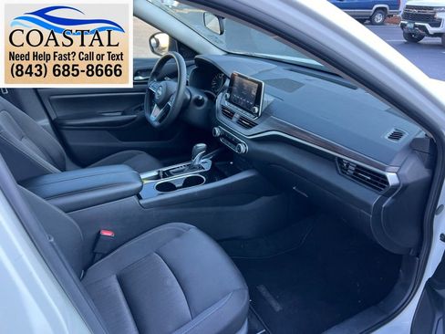 Used 2024 Nissan Altima 2.5 SV FWD image 15