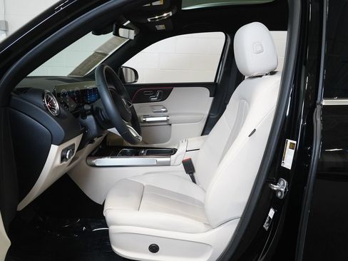 Used 2026 Mercedes-Benz GLB 250 4MATIC image 11