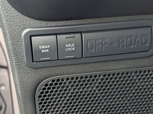 Used 2016 Jeep Wrangler Rubicon w/ Power Convenience Group AWD/4WD image 9