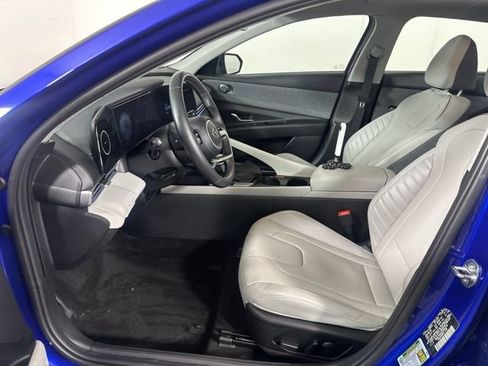 Used 2023 Hyundai Elantra Limited image 11