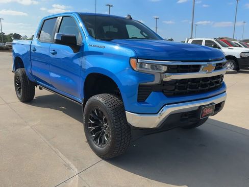 Used 2025 Chevrolet Silverado 1500 LT image 3