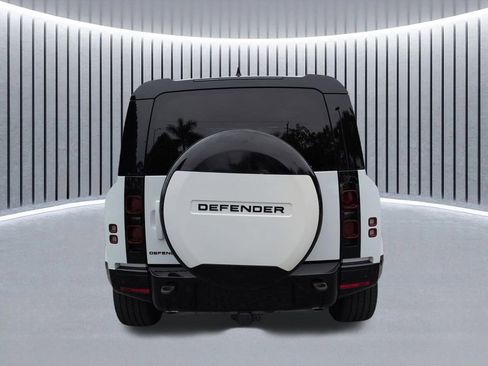 Used 2024 Land Rover Defender 110 X-Dynamic SE image 6