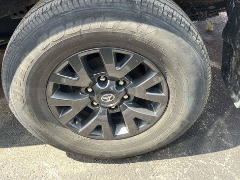 Used 2022 Toyota Tacoma SR5 RWD image 7