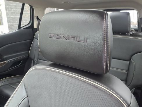 Used 2023 GMC Acadia Denali w/ Denali Ultimate Package AWD/4WD image 13