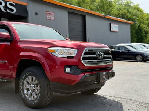 Used 2017 Toyota Tacoma SR5 w/ Tow Package AWD/4WD image 29