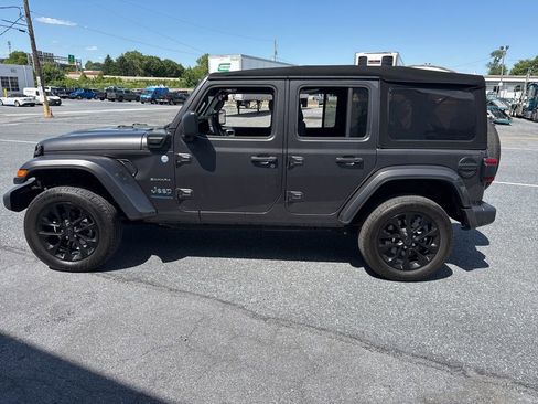 Used 2024 Jeep Wrangler Unlimited Sahara w/ Safety Group AWD/4WD image 3