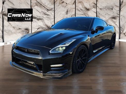 Used 2015 Nissan GT-R Black Edition image 3