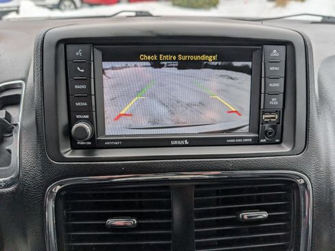 Used 2019 Dodge Grand Caravan SXT w/ Rear Park Assist Package image 18