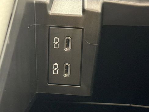 Certified 2025 Toyota Sienna XLE image 35