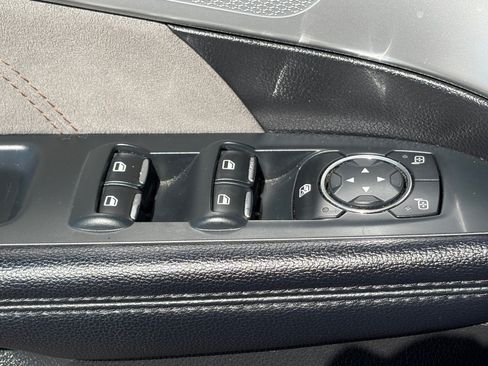 Used 2017 Ford Explorer XLT w/ Equipment Group 202A FWD image 18