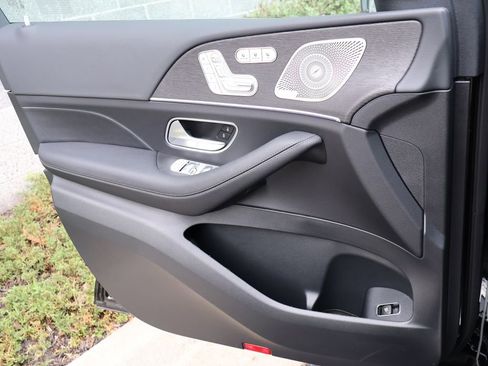New 2026 Mercedes-Benz GLS 450 4MATIC image 39