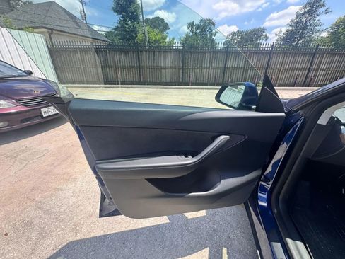 Used 2022 Tesla Model Y Long Range AWD/4WD image 6