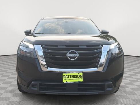 Used 2025 Nissan Pathfinder SV FWD image 2