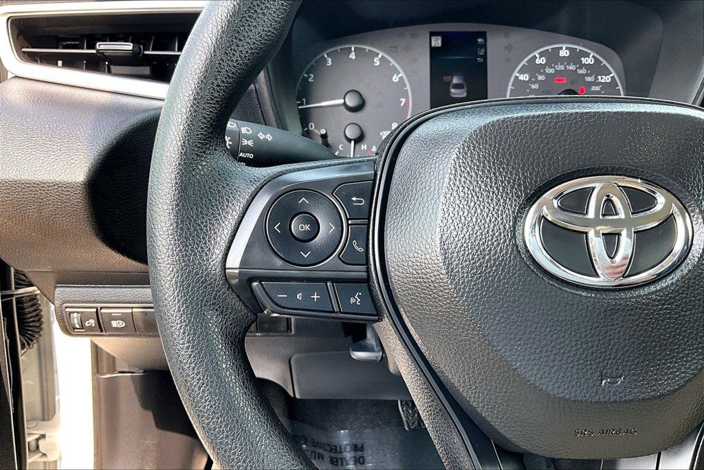 Used 2025 Toyota Corolla LE FWD image 18