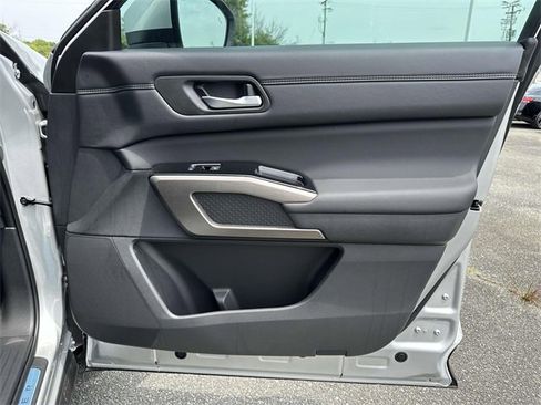 New 2025 Nissan Pathfinder Platinum w/ Cargo Package image 8