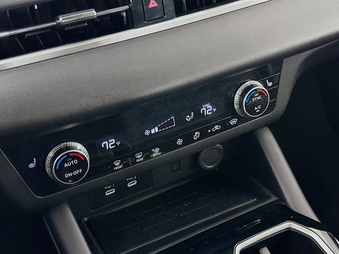 Used 2025 Mitsubishi Outlander SE image 24