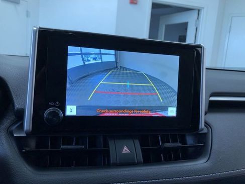Used 2023 Toyota RAV4 LE AWD/4WD image 28