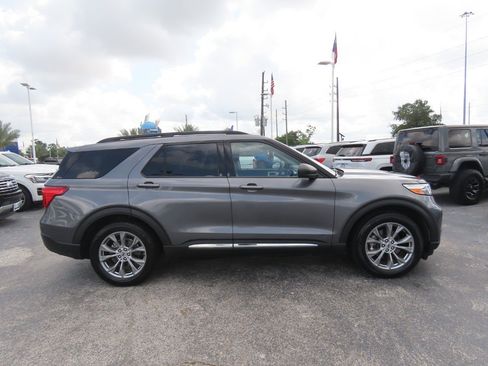 Used 2022 Ford Explorer XLT w/ Equipment Group 202A RWD image 10