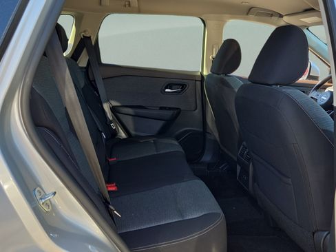 Used 2023 Nissan Rogue SV FWD image 18
