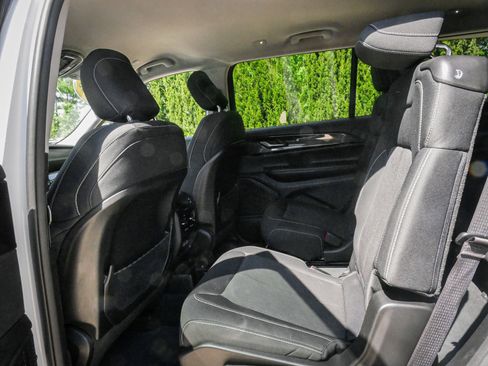 Used 2023 Jeep Grand Cherokee L Laredo w/ Luxury Tech Group I AWD/4WD image 29