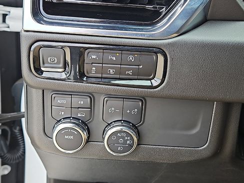 Used 2025 GMC Yukon Denali image 15