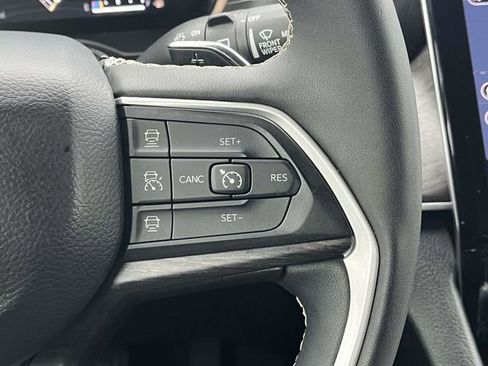 Used 2023 Jeep Grand Cherokee L Limited image 29