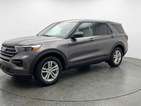 Used 2024 Ford Explorer XLT w/ Equipment Group 202A RWD image 3