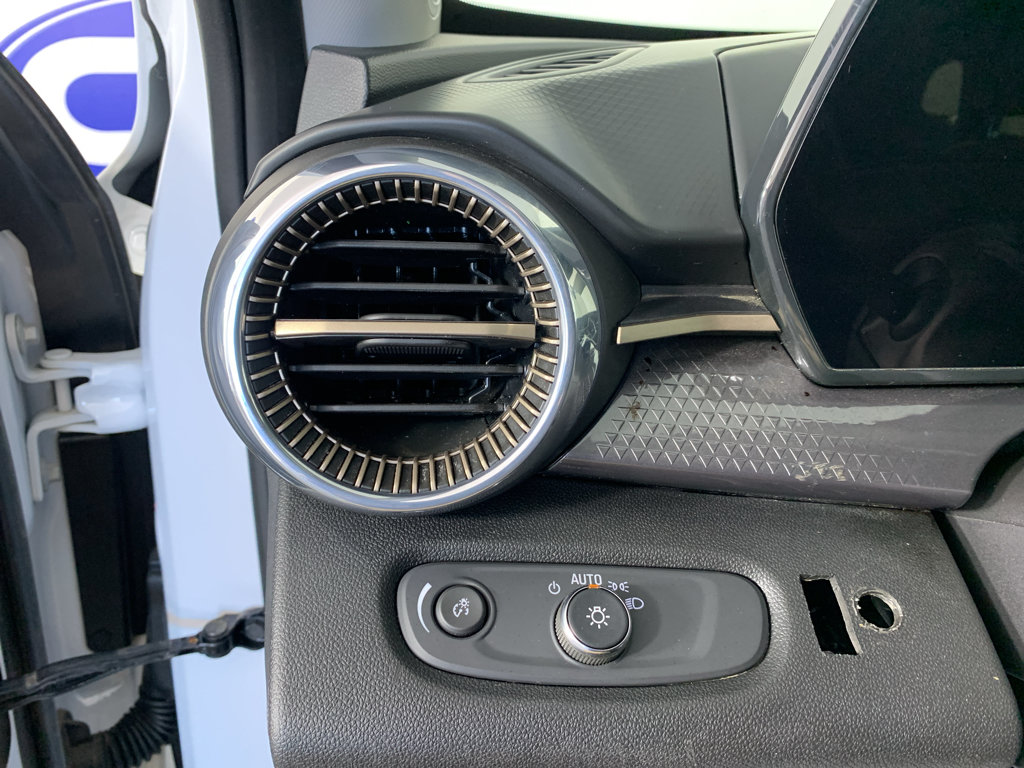 Used 2025 Chevrolet Trax ACTIV w/ Sunroof Package FWD image 16