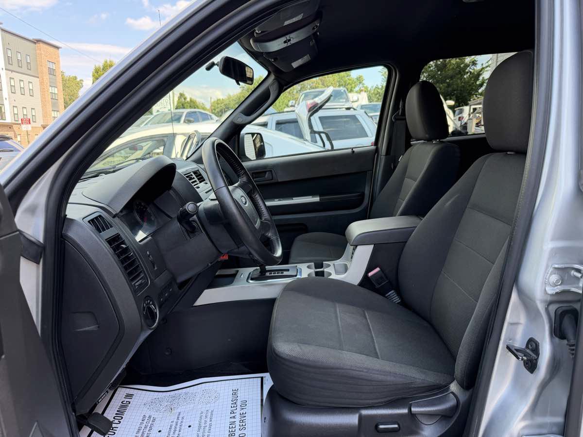 Used 2009 Ford Escape XLT FWD image 9