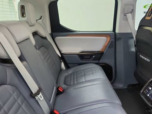 Used 2025 Rivian R1T Premium AWD/4WD image 25