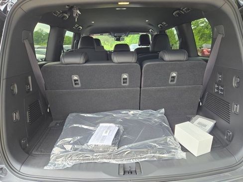 New 2025 Nissan Armada PRO-4X AWD/4WD image 11