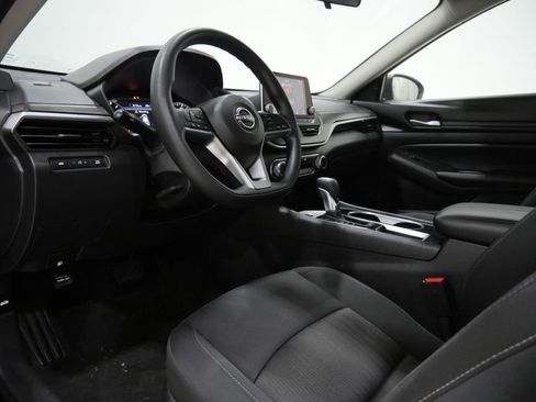 Used 2024 Nissan Altima 2.5 SV FWD image 11