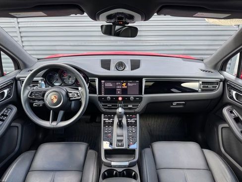 Certified 2025 Porsche Macan AWD/4WD image 17