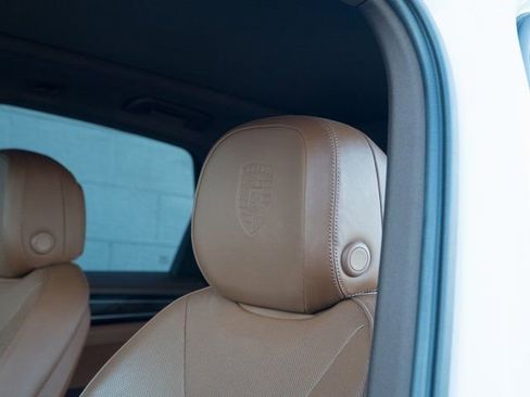 Certified 2023 Porsche Cayenne S Platinum image 19