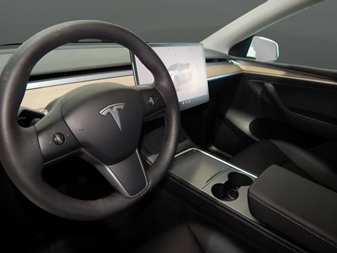 Used 2023 Tesla Model Y Long Range image 16