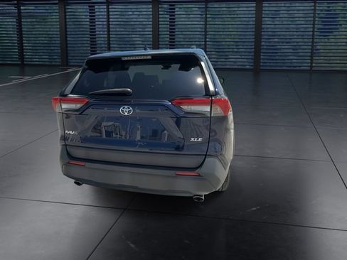 Used 2019 Toyota RAV4 XLE FWD image 7