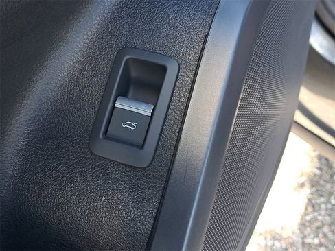 Used 2023 Audi Q5 2.0T Premium w/ Convenience Package image 21