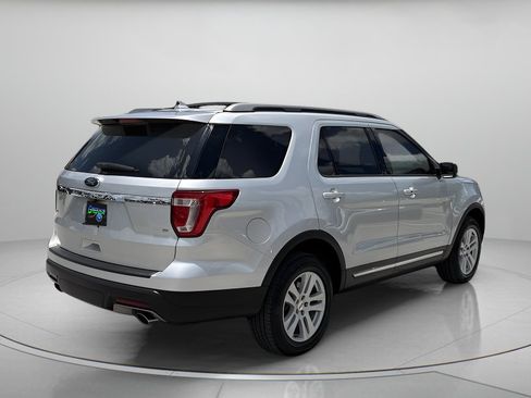 Used 2019 Ford Explorer XLT w/ Equipment Group 201A AWD/4WD image 3