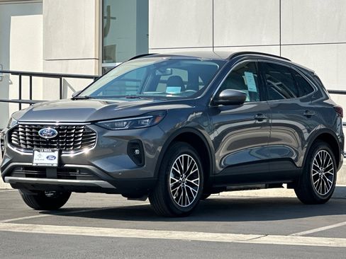 New 2025 Ford Escape Base w/ PHEV Premium Package image 7