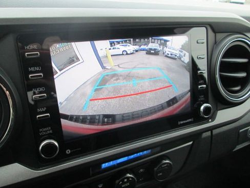 Used 2021 Toyota Tacoma TRD Sport AWD/4WD image 16