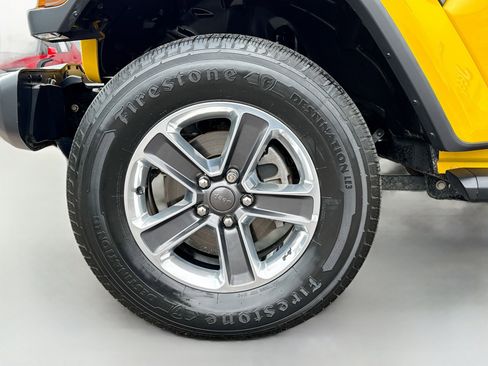 Used 2019 Jeep Wrangler Unlimited Sahara w/ Dual Top Group image 39